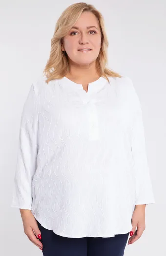 Biela blúzka s reliéfnym vzorom