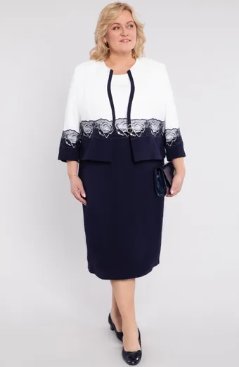 Elegantný tmavomodrý oblek s ružami